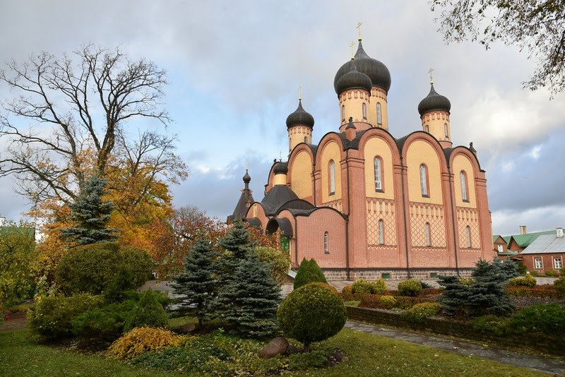 Пюхтицкий монастырь временно закрыт для посещения